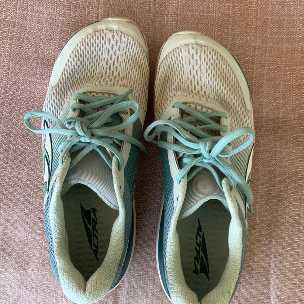 Altra Provision 4.0. Women’s size 8.5. Barely worn.